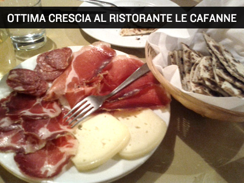 Crescia e affettati al ristorante Le Cafanne, Serra Sant'Abbondio.