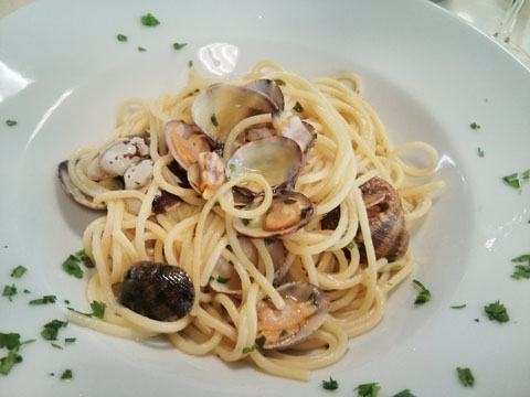 Ristorante La Parmigiana, spaghetti con le vongole.